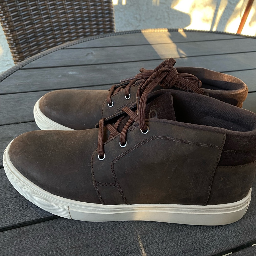 Mens UGG SHOES Size 8 1/2
